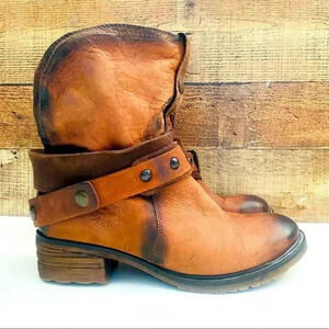 Pakros Distressed Rugged Leather Women Boots